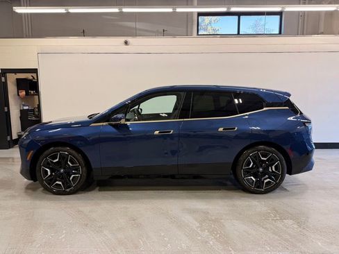 Used 2023 BMW iX xDrive50 w/ Premium Package AWD/4WD image 2