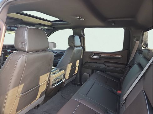 Used 2024 GMC Sierra 1500 Denali w/ Technology Package AWD/4WD image 10