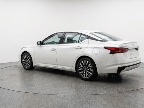 Used 2025 Nissan Altima 2.5 SV FWD image 6