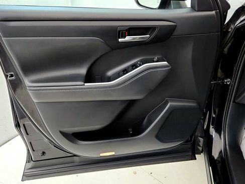 Used 2021 Toyota Highlander XSE AWD/4WD image 23