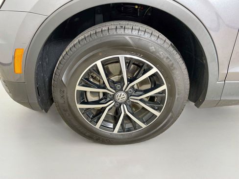 Used 2021 Volkswagen Tiguan SE AWD/4WD image 28