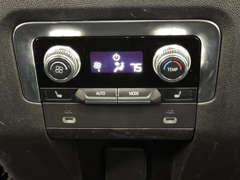 Used 2021 GMC Yukon XL Denali image 36