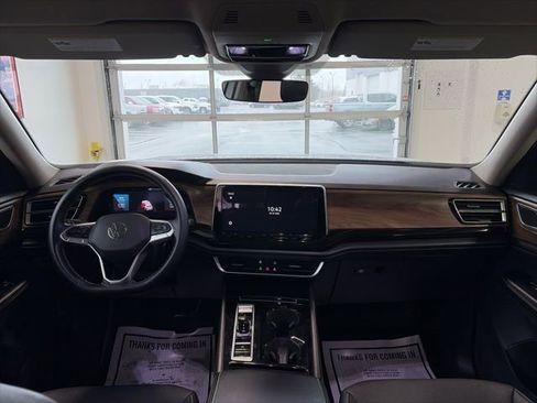 Used 2025 Volkswagen Atlas SE image 12