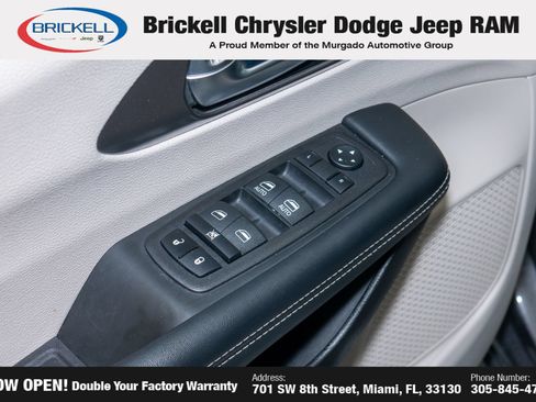 Used 2023 Chrysler Pacifica Touring-L FWD image 28
