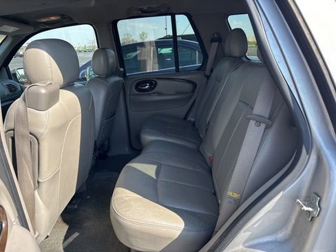 Used 2004 Buick Rainier CXL w/ Convenience Package AWD/4WD image 8