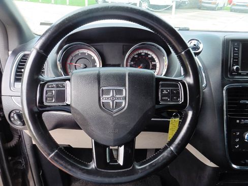 Used 2019 Dodge Grand Caravan SXT FWD image 6
