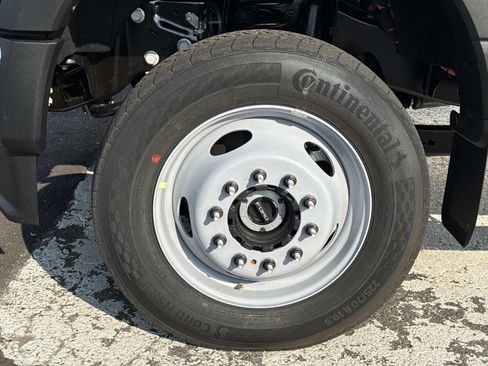 New 2026 Ford F550 4x4 Crew Cab image 9