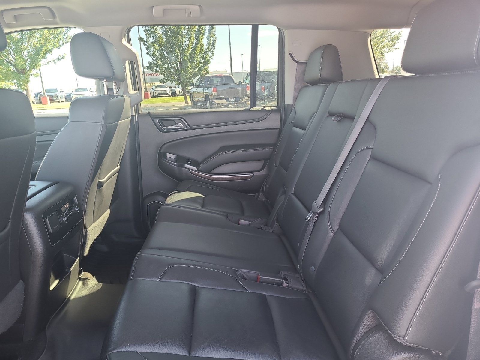 Used 2017 Chevrolet Suburban LT RWD image 17