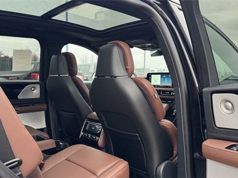 New 2026 Lincoln Aviator Reserve image 11