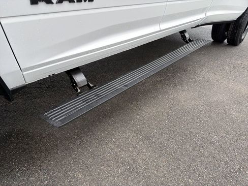 New 2026 RAM 3500 Laramie AWD/4WD image 15