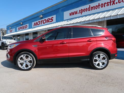 Used 2019 Ford Escape Titanium FWD image 3