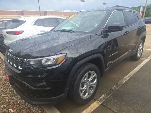 Used 2024 Jeep Compass Latitude AWD/4WD image 1