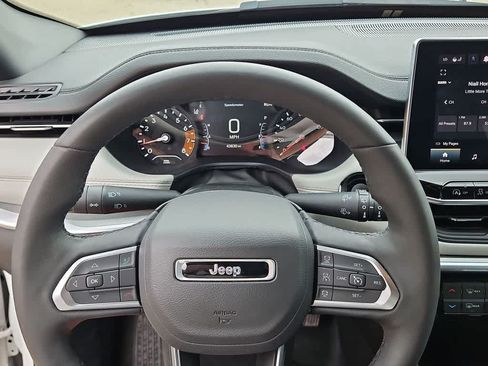 Used 2025 Jeep Compass Limited AWD/4WD image 19
