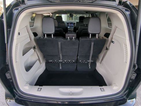 Certified 2024 Chrysler Pacifica Touring-L image 14