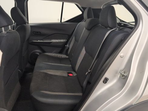 Used 2018 Nissan Kicks S image 15