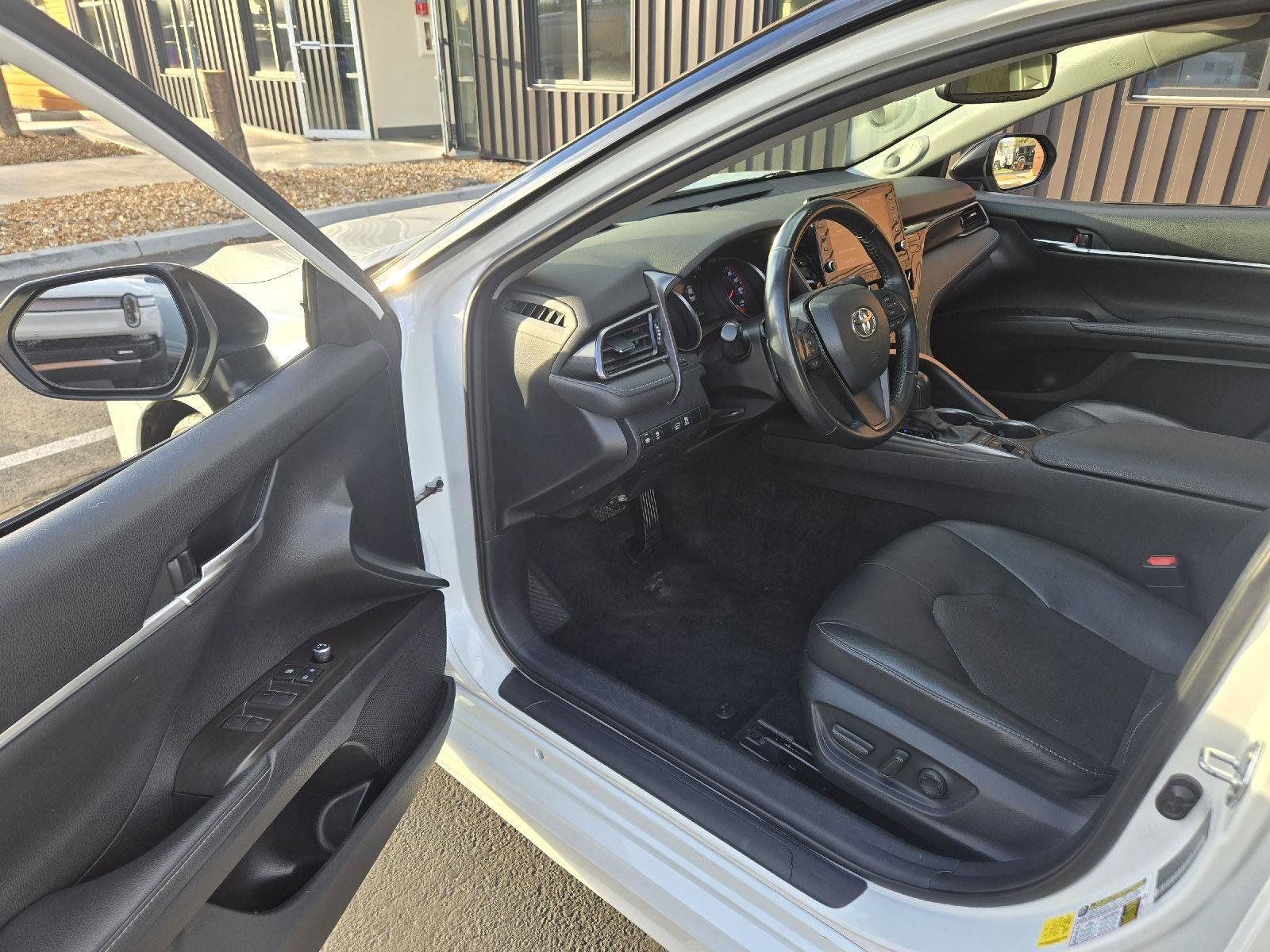 Used 2022 Toyota Camry XSE FWD image 9