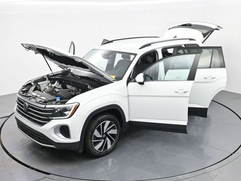 Used 2024 Volkswagen Atlas SE image 39