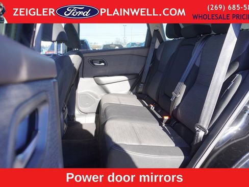 Used 2023 Nissan Rogue SV image 11
