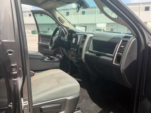 Used 2018 RAM 2500 Tradesman w/ Chrome Appearance Group RWD image 23