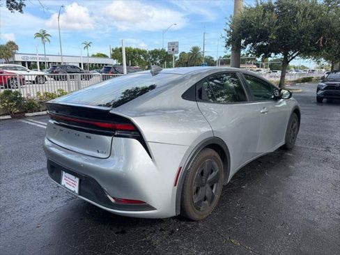 Used 2023 Toyota Prius LE FWD image 6