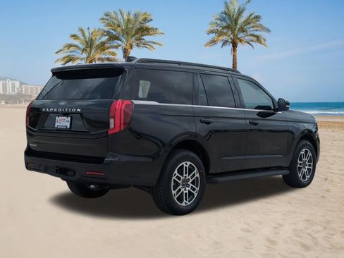 New 2026 Ford Expedition Active RWD image 8