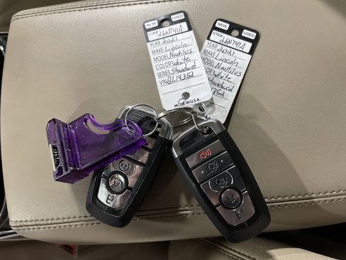 Used 2021 Lincoln Nautilus Standard image 26