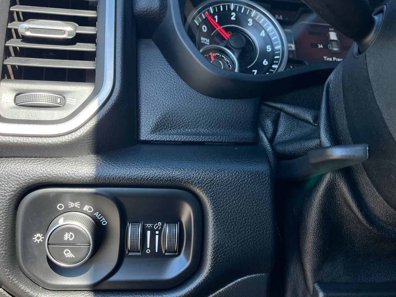 Used 2019 RAM 1500 Big Horn AWD/4WD image 28