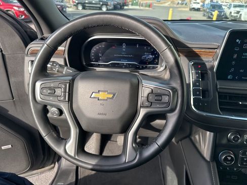 Used 2023 Chevrolet Suburban Premier image 15