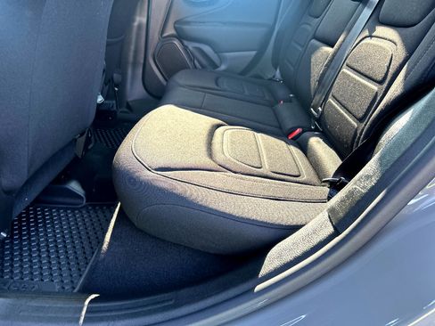 Used 2022 Jeep Renegade Latitude w/ Convenience Group image 14