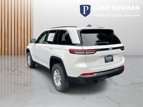 New 2025 Jeep Grand Cherokee Laredo w/ Luxury Tech Group I image 7