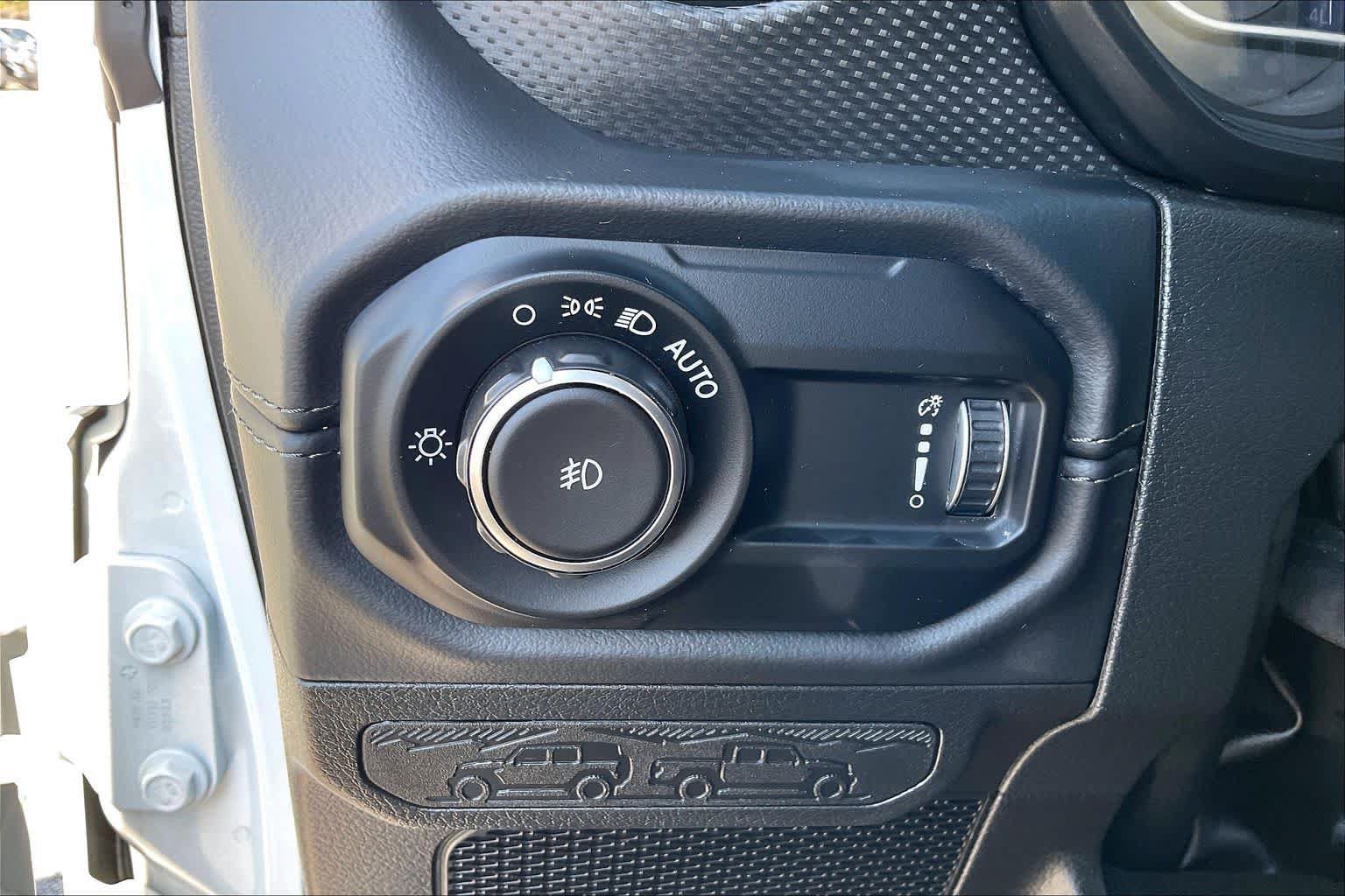 Used 2026 Jeep Wrangler Unlimited Rubicon AWD/4WD image 13