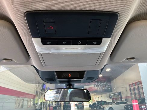 Used 2025 Nissan Rogue SV FWD image 16