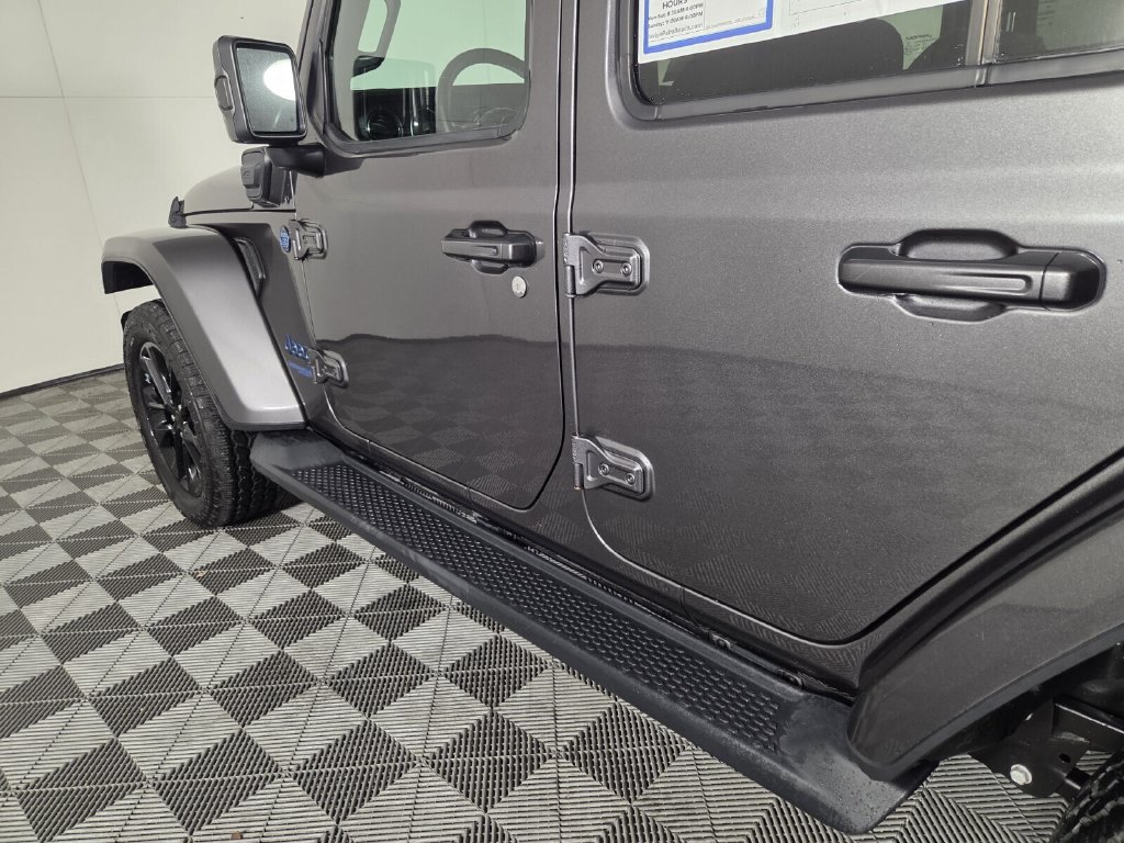 Used 2021 Jeep Wrangler Unlimited Sahara AWD/4WD image 30