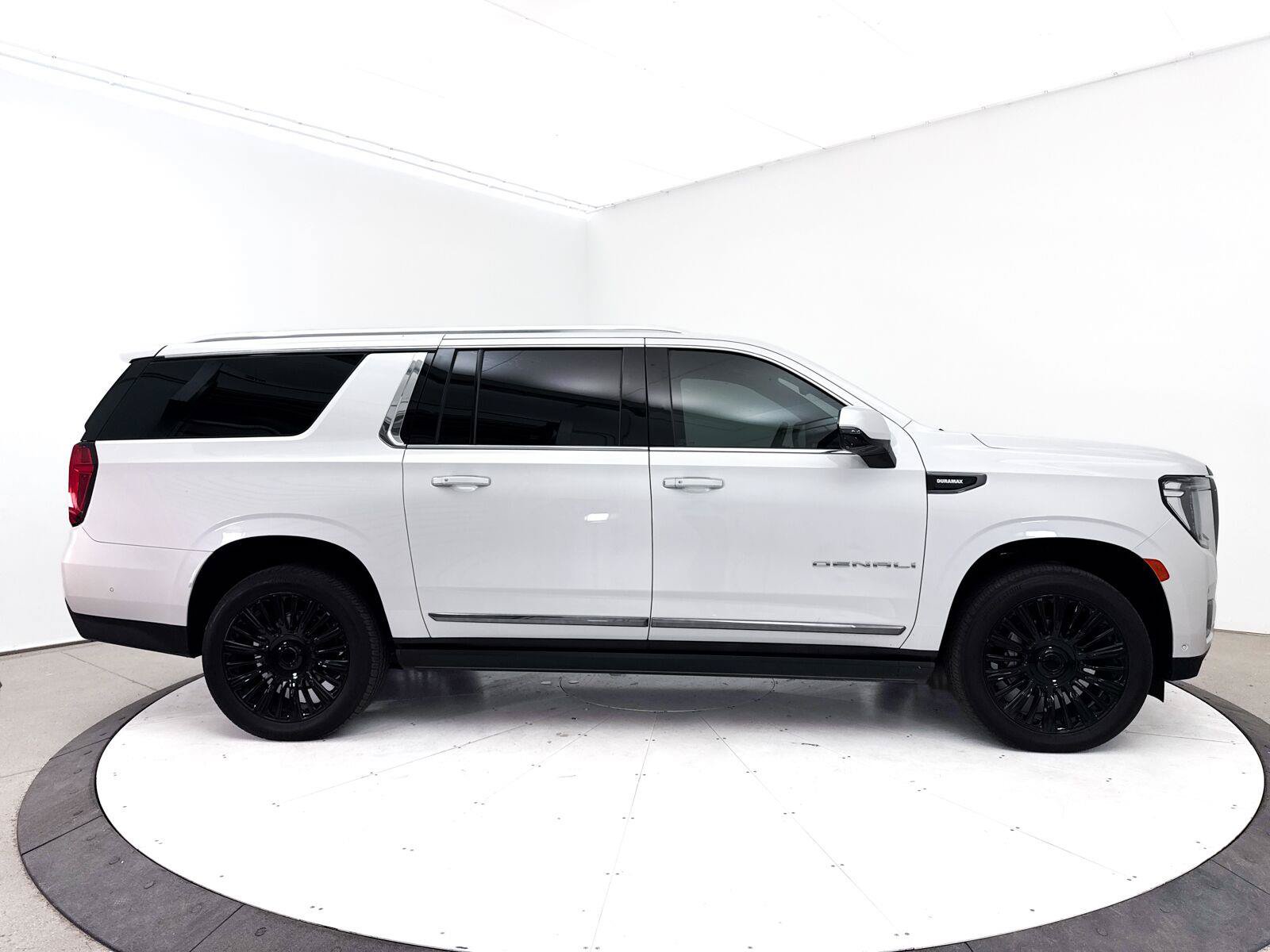 Used 2024 GMC Yukon XL Denali Ultimate AWD/4WD image 44