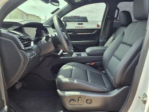Used 2025 GMC Acadia Elevation w/ Elevation Premium Package FWD image 8