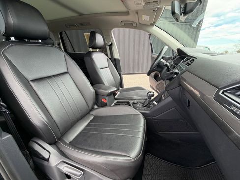 Used 2022 Volkswagen Tiguan SE AWD/4WD image 32