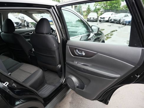 Used 2018 Nissan Rogue S AWD/4WD image 34