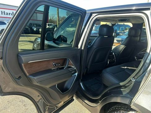 Used 2023 Land Rover Range Rover SE image 12