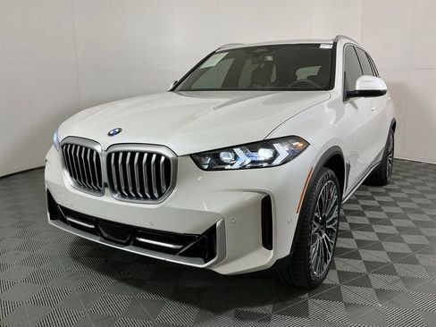 Certified 2024 BMW X5 xDrive40i w/ Premium Package AWD/4WD image 2