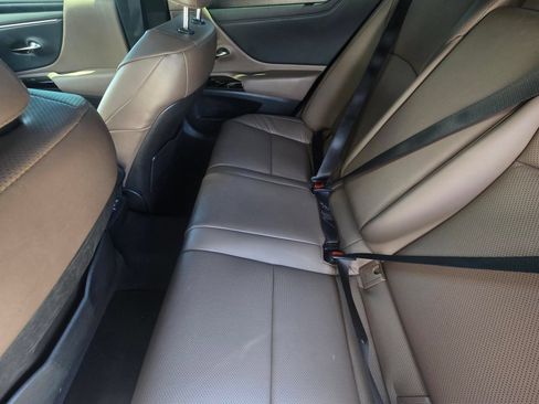 Used 2025 Lexus ES 300h w/ Premium Package FWD image 7