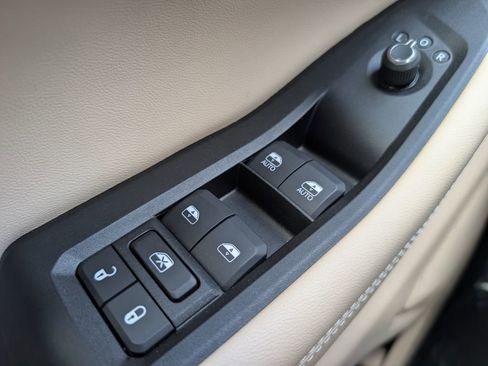 Used 2024 Jeep Grand Cherokee Limited image 37