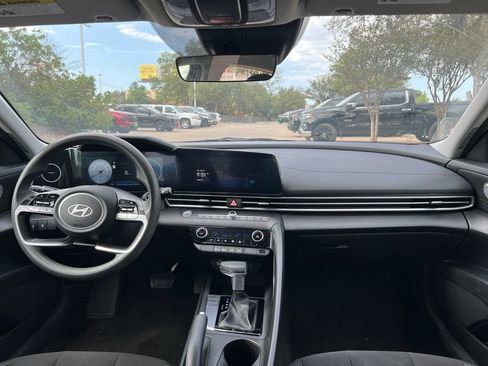 Used 2024 Hyundai Elantra SEL FWD image 13