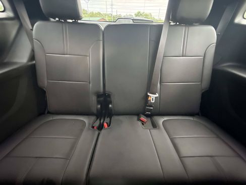 Used 2023 Chevrolet Traverse RS FWD image 17
