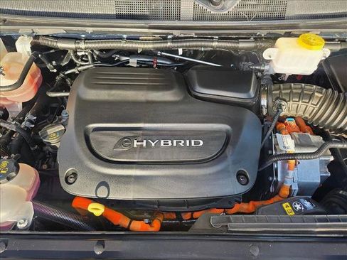 Used 2024 Chrysler Pacifica Select image 22