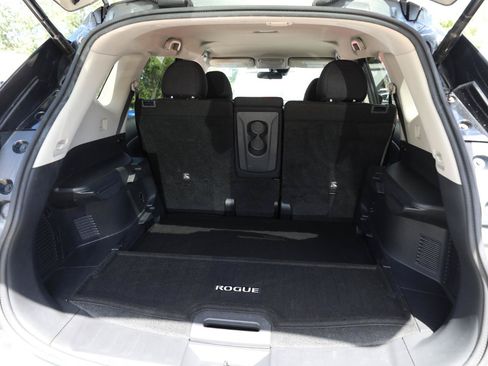 Used 2020 Nissan Rogue SV w/ Premium Package AWD/4WD image 12