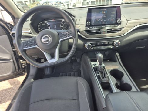 Used 2025 Nissan Altima 2.5 SV FWD image 18