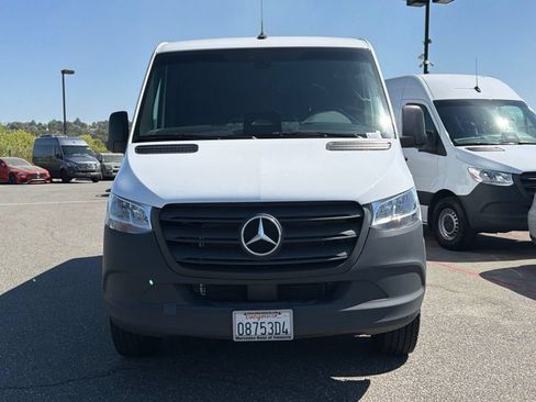 Used 2025 Mercedes-Benz Sprinter 2500 image 3