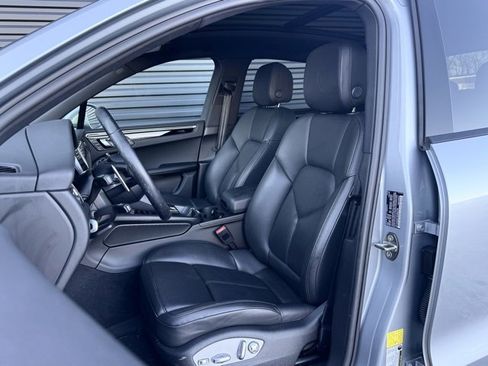 Certified 2022 Porsche Macan image 5