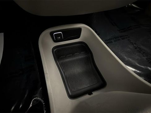 Used 2024 Chrysler Pacifica Touring-L image 26