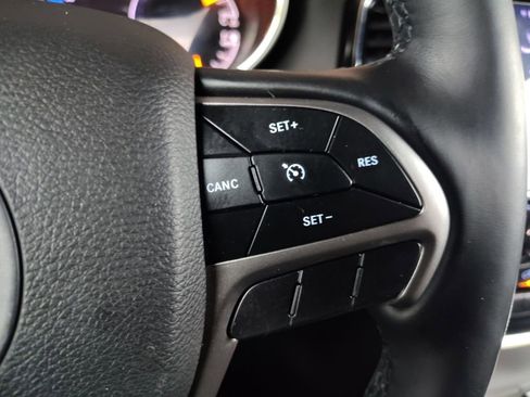 Used 2019 Jeep Grand Cherokee Altitude image 24